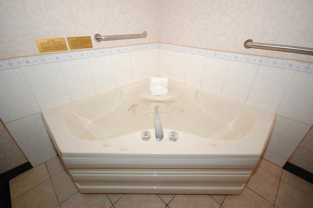 Surestay Hotel By Best Western Мишен Экстерьер фото