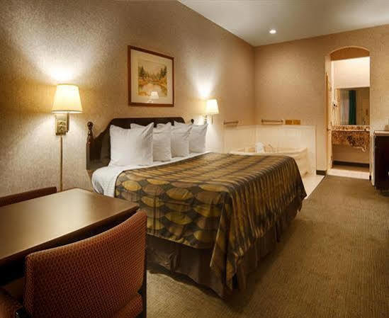 Surestay Hotel By Best Western Мишен Экстерьер фото